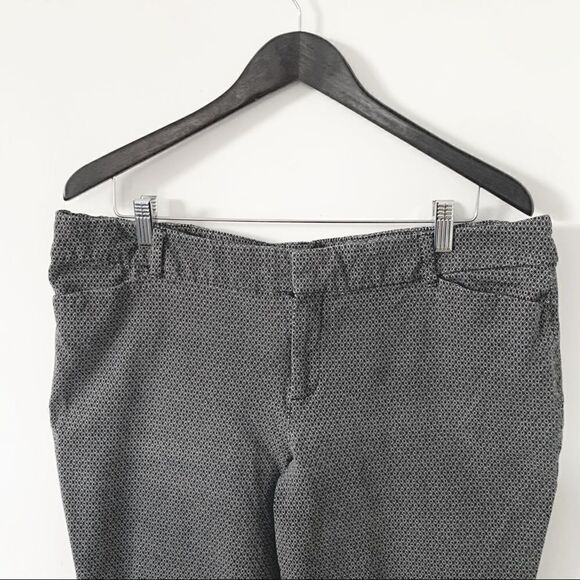 Old Navy “Grey Diamond” Patterned Mid Rose Ankle Length Pixie Pant. - Picture 6 of 10